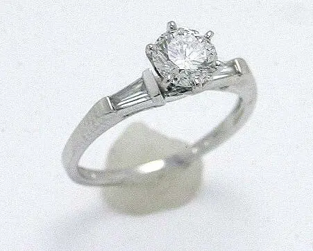 1.07 Carat Round Brilliant Diamond Engagement Ring In Platinum 1
