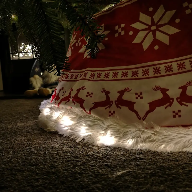 60Cm Festive Christmas Tree Collar – Light-Up Snowflake & Reindeer Design In Red & White 1