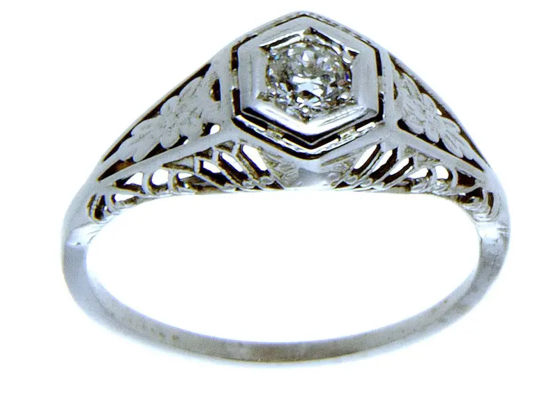 Art Deco 18K Gold Solitaire Engagement Ring Featuring A Diamond Center Stone 1