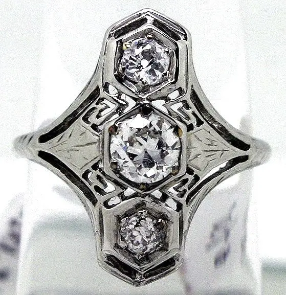 Art Deco Diamond Ring – 1930S Filigree Platinum Design 1
