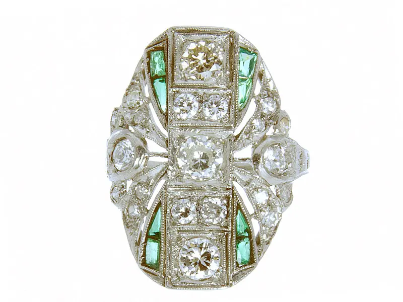 Art Deco Platinum Ring Highlighting Emerald And Diamond Contrast 1