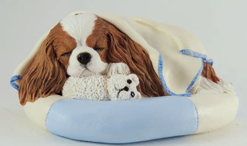 Cavalier King Charles Spaniel Blanket-Wrapped Sculpture – Cozy Handmade Figurine 1