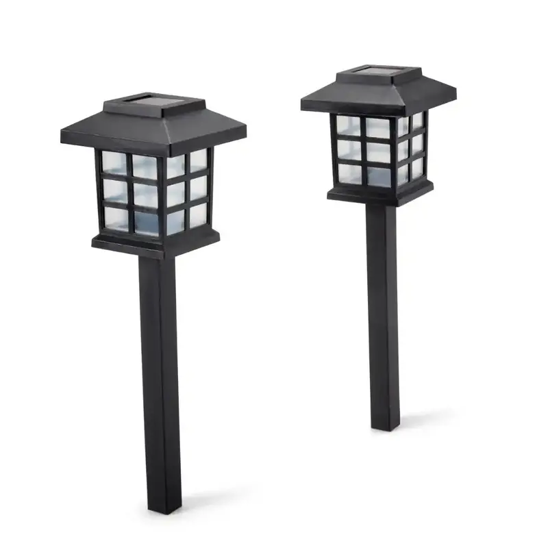 Classic Solar Garden Light – Elegant Stake-Mounted Illumination 1