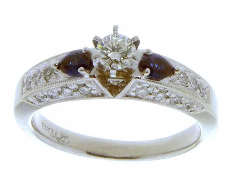 Elegant Engagement Ring Combining Sapphire And Diamond – 1.18 Carats Total 1