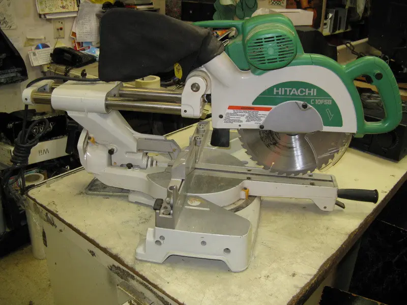 Hitachi C10Fsh 10" Miter Saw 1