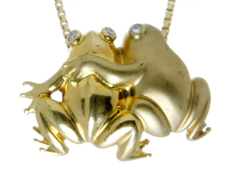 Loving Frogs 18K Gold Pendant With Diamonds And Matching Chain 1