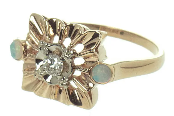Vintage Opal And Diamond Ring – Natural Play-Of-Color Gemstone Setting 1